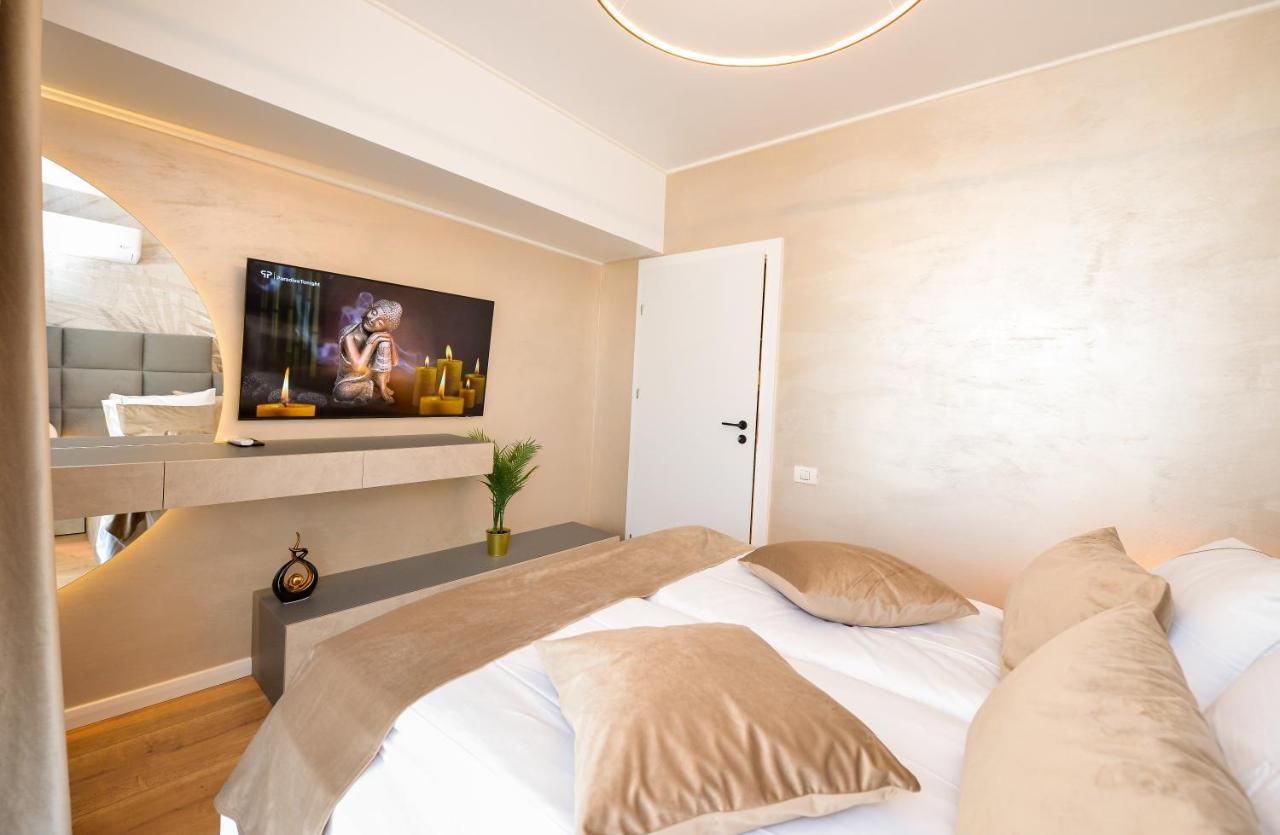 One By One - By Grand Apartament *